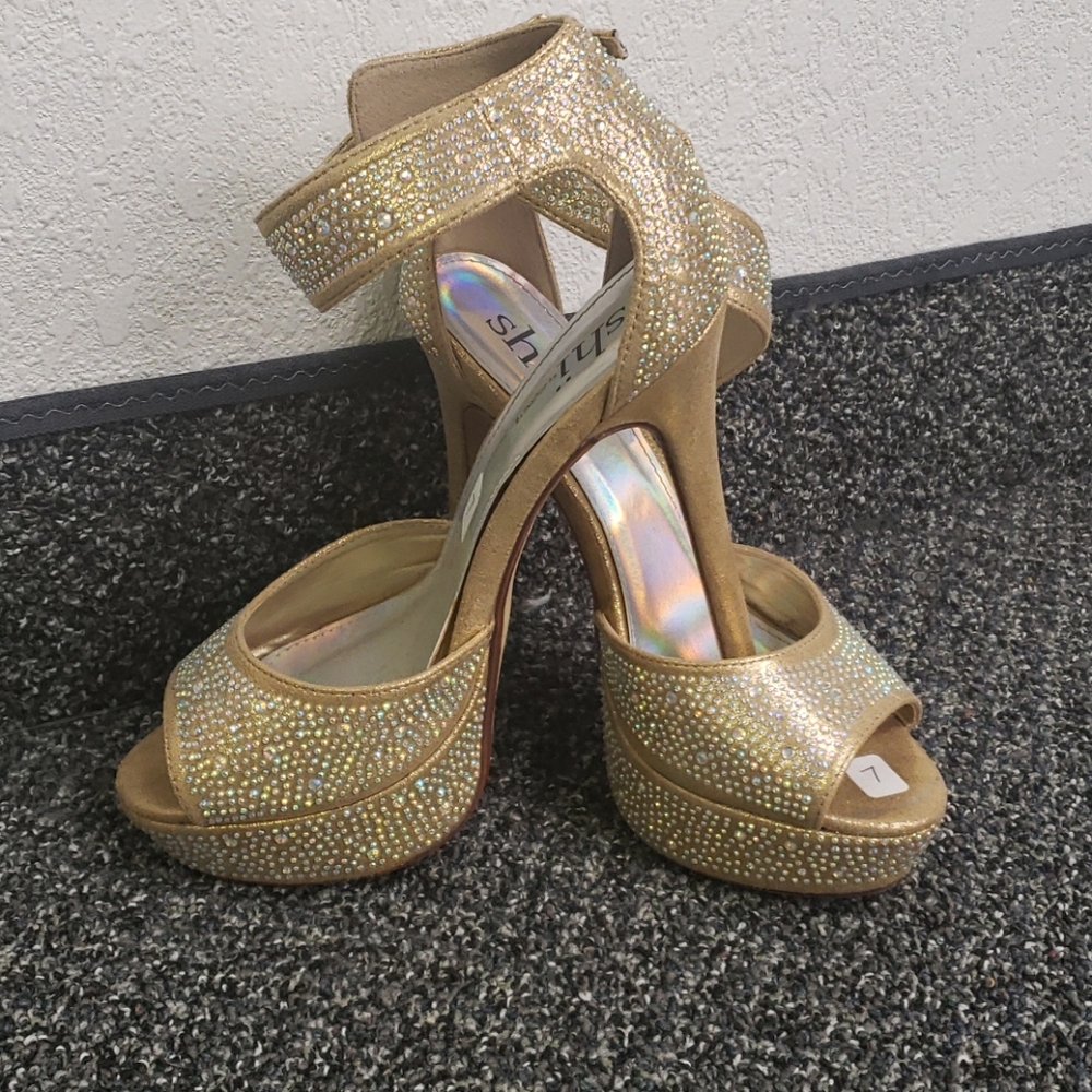 Shi by Journeys iridescent heels, 7